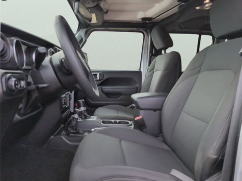 Used 2023 Jeep Gladiator Willys image 14