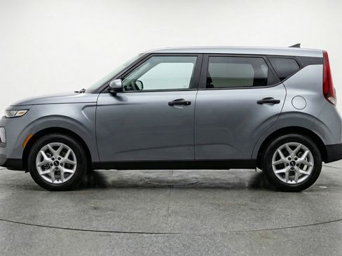 Used 2025 Kia Soul LX w/ LX Technology Package FWD image 5