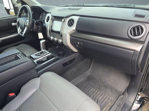 Used 2017 Toyota Tundra SR5 w/ SR5 Upgrade Package image 33