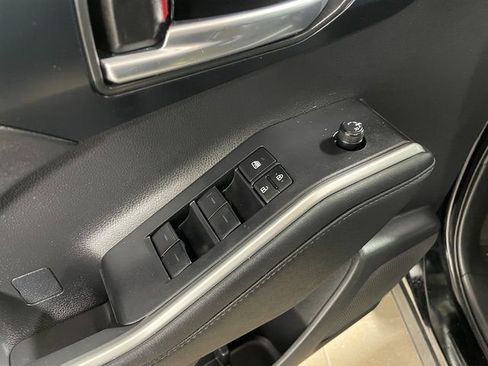 Used 2024 Toyota Highlander XLE AWD/4WD image 20
