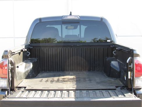 Used 2023 Toyota Tacoma TRD Off-Road w/ Technology Package AWD/4WD image 8