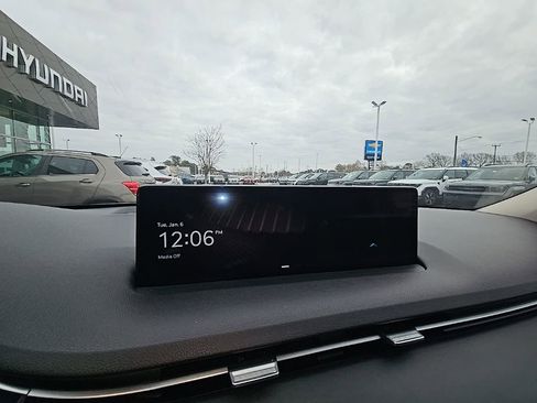 Used 2025 Genesis GV70 2.5T image 12