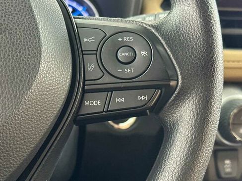 Used 2025 Toyota RAV4 XLE image 28