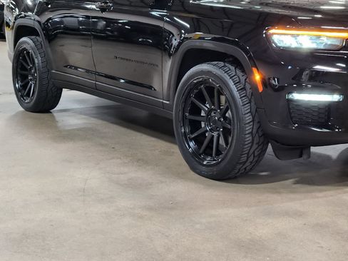 Used 2023 Jeep Grand Cherokee L Limited w/ Black Appearance Package RWD image 16