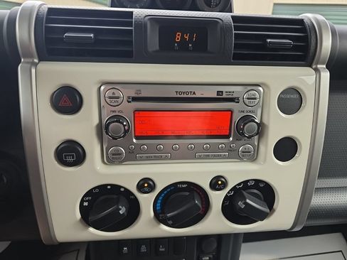 Used 2014 Toyota FJ Cruiser 4WD w/ Upgrade Package image 25