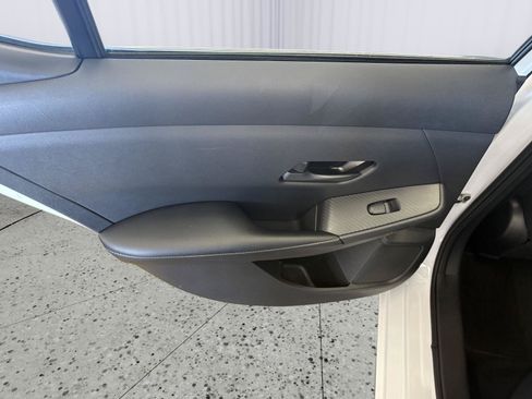 Used 2024 Nissan Sentra SV FWD image 19