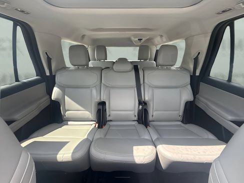 Used 2025 Ford Expedition Max Active RWD image 7