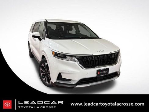 Used 2024 Kia Carnival EX FWD image 1
