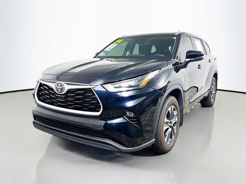 Used 2024 Toyota Highlander XLE FWD image 10