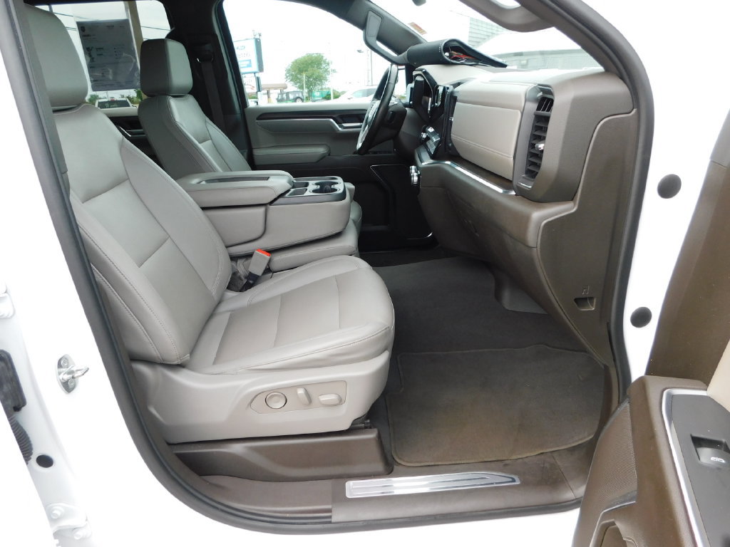 Used 2023 GMC Sierra 1500 SLT AWD/4WD image 23
