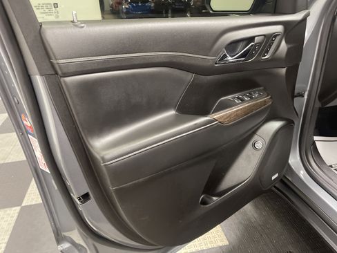 Used 2022 GMC Acadia Denali w/ Denali Ultimate Package image 10