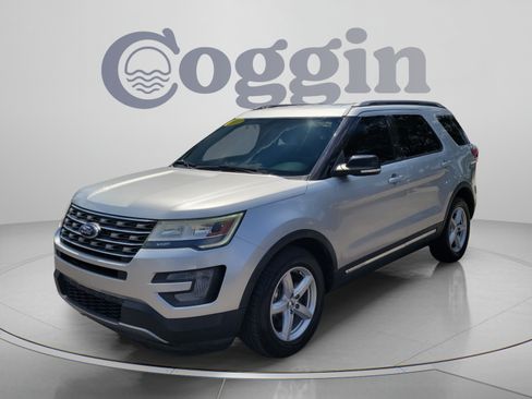 Used 2017 Ford Explorer XLT w/ Equipment Group 201A FWD image 1