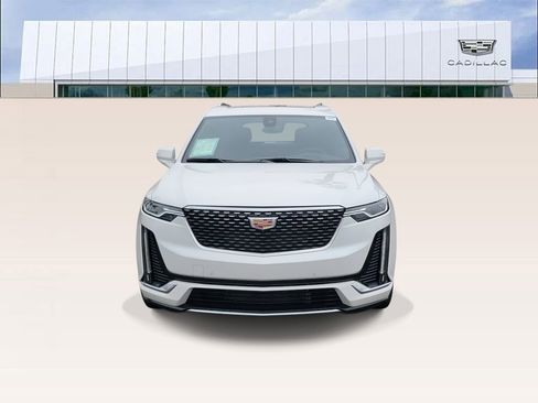 Used 2025 Cadillac XT6 Premium Luxury w/ Technology Package FWD image 3