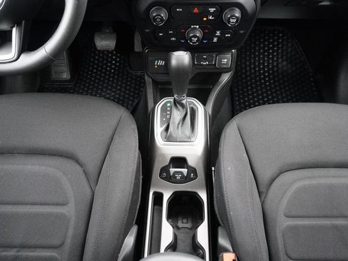 Used 2022 Jeep Renegade Latitude AWD/4WD image 21