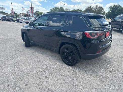 Used 2019 Jeep Compass Latitude FWD image 26