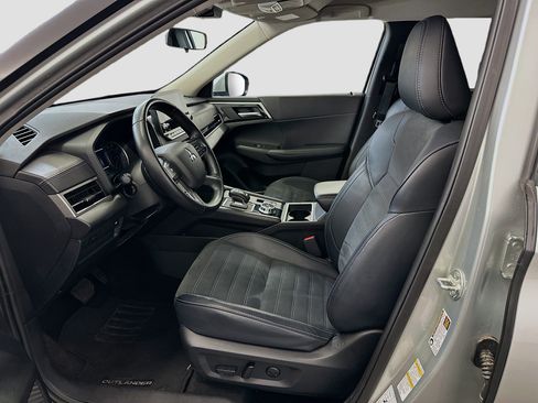 Used 2024 Mitsubishi Outlander SE Black Edition image 13