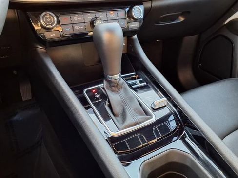 Used 2025 Jeep Compass Limited image 60