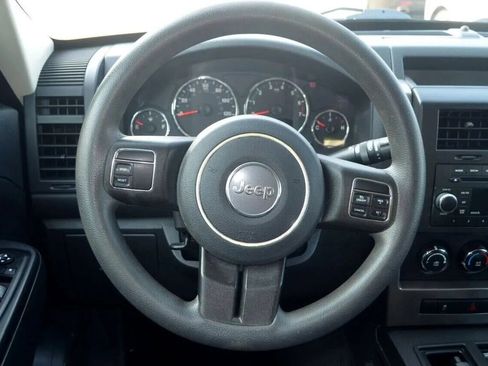 Used 2012 Jeep Liberty Sport RWD image 35