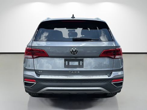 Used 2022 Volkswagen Taos SE FWD image 4