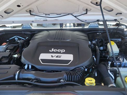 Used 2015 Jeep Wrangler Sport w/ Quick Order Package 24S AWD/4WD image 32