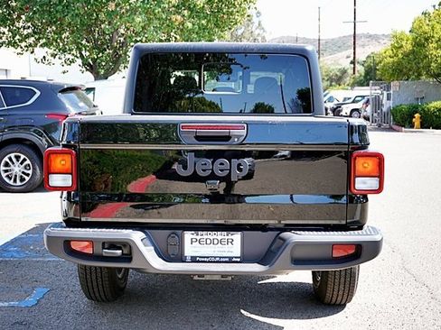 New 2025 Jeep Gladiator Sport image 10