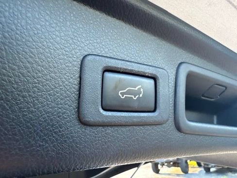 Used 2015 Subaru Forester 2.5i Limited AWD/4WD image 8