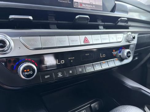 Used 2025 Kia Telluride LX FWD image 31