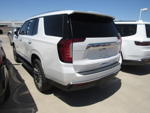 Used 2021 GMC Yukon SLT w/ SLT Luxury Plus Package RWD image 4