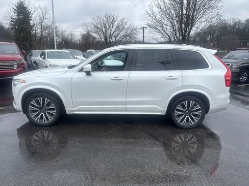 Used 2021 Volvo XC90 T6 Momentum image 3