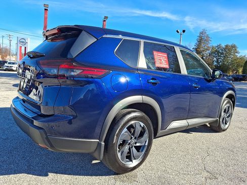 Used 2024 Nissan Rogue SV image 6
