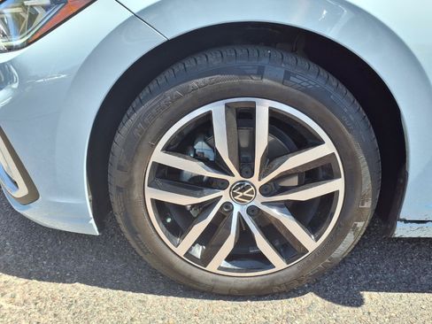 Used 2025 Volkswagen Jetta SE FWD image 11