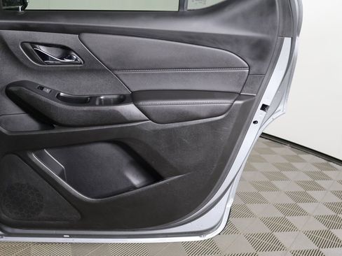 Used 2023 Chevrolet Traverse LT w/ Rear Camera Mirror Package image 30