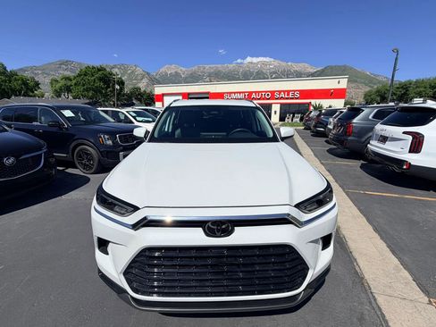 Used 2024 Toyota Grand Highlander AWD image 9