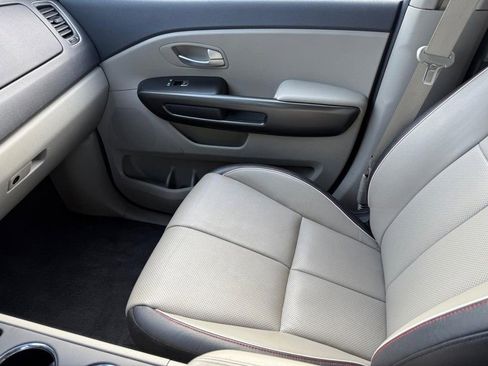 Used 2020 Kia Sedona EX image 25