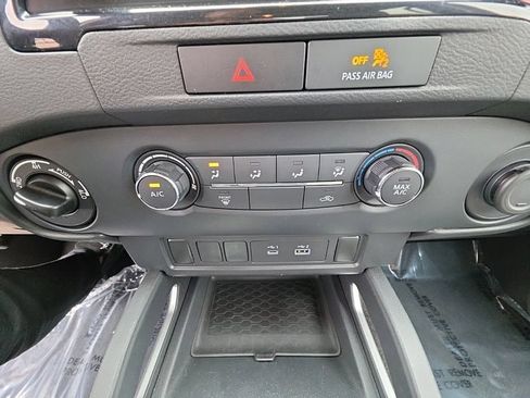Used 2022 Nissan Frontier SV AWD/4WD image 21