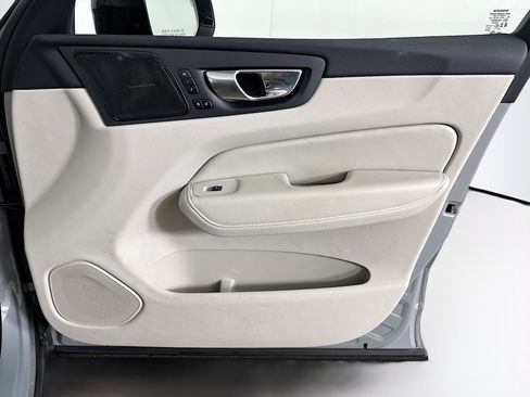 Used 2025 Volvo XC60 B5 Ultra w/ Protection Package Premier image 34