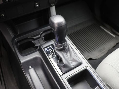 Used 2017 Toyota Tacoma SR w/ Tow Package image 29