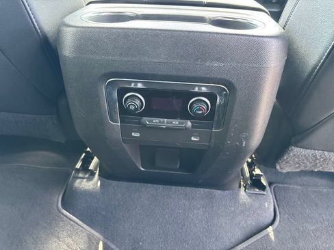 Used 2022 Chevrolet Suburban LT AWD/4WD image 11