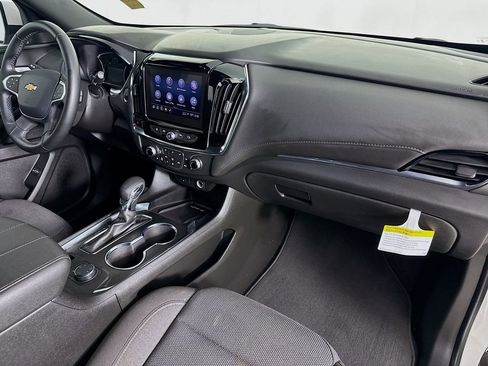 Used 2023 Chevrolet Traverse LT w/ Rear Camera Mirror Package image 31