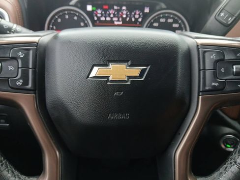 Used 2022 Chevrolet Silverado 1500 High Country w/ Technology Package AWD/4WD image 5