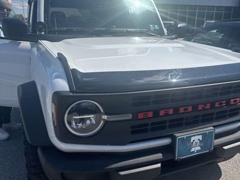 Used 2023 Ford Bronco 4-Door w/ Sasquatch Package AWD/4WD image 2