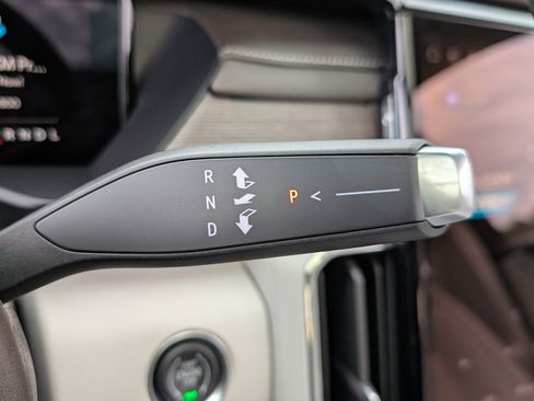 Used 2024 GMC Acadia Denali w/ Super Cruise Package image 34