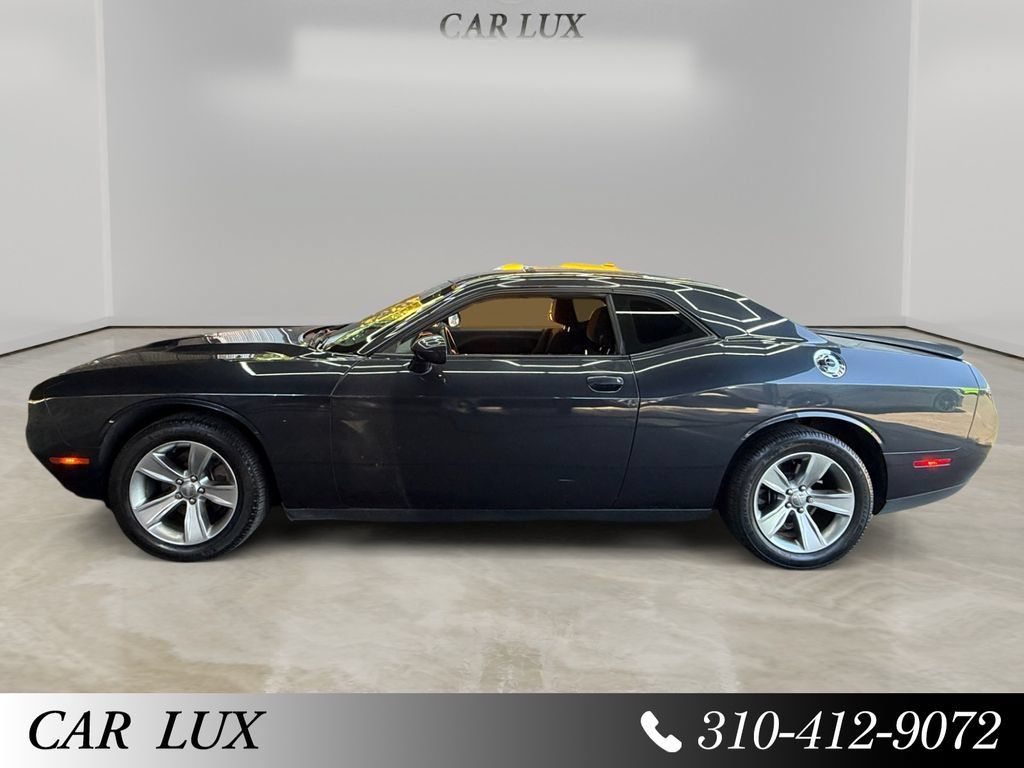Used 2019 Dodge Challenger SXT RWD image 2