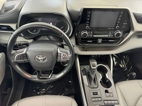 Used 2020 Toyota Highlander XLE w/ Protection Package #3 AWD/4WD image 23