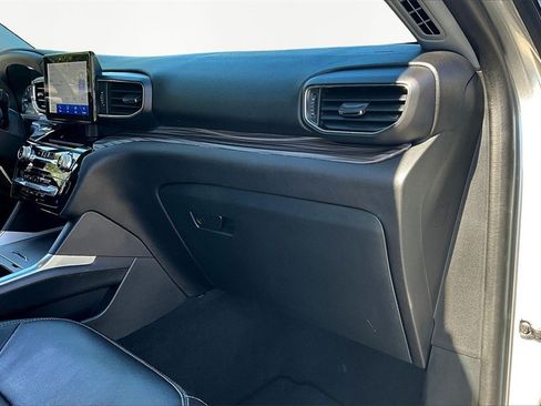 Used 2023 Ford Explorer Limited image 17