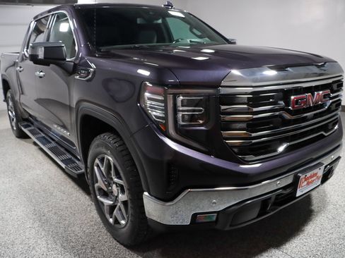 Used 2022 GMC Sierra 1500 SLT w/ SLT Premium Package AWD/4WD image 5