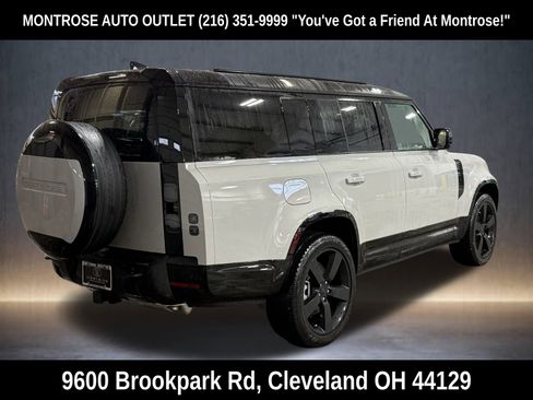 New 2026 Land Rover Defender 130 X-Dynamic SE image 5