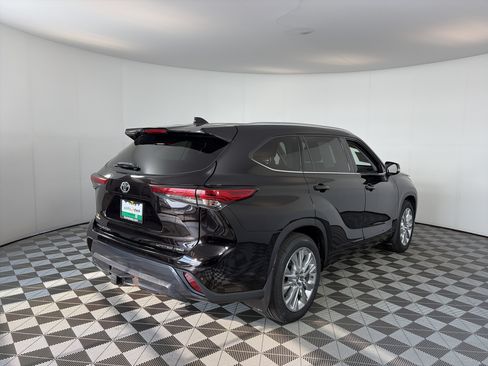 Used 2021 Toyota Highlander Limited AWD/4WD image 10