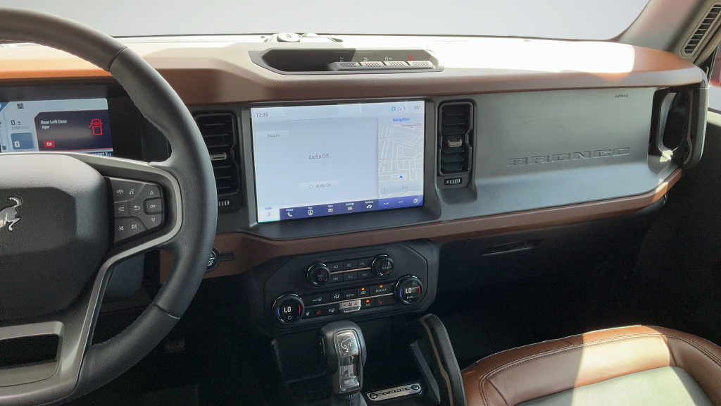 Used 2024 Ford Bronco Outer Banks AWD/4WD image 8