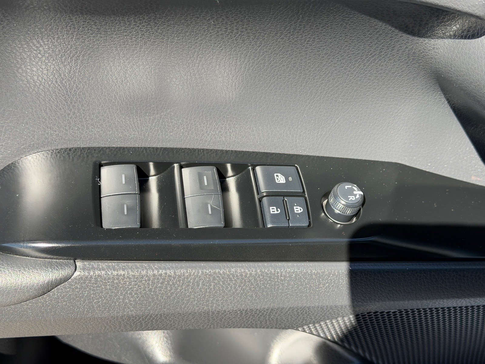 Used 2025 Toyota Camry SE FWD image 18